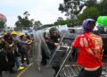 Colectivos acusan represión contra madres buscadoras y estudiantes en torno al Estadio CDMX