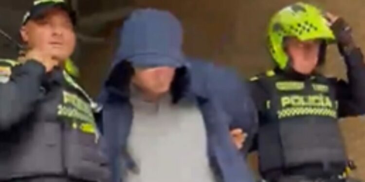 Petro afirma que detenido en Bogotá adoptó tres niños y no habría abusado de menores