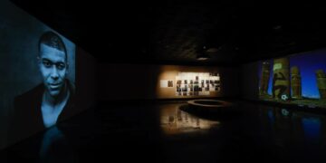 La fotógrafa Annie Leibovitz lleva a los astros del futbol al Museo de Antropología