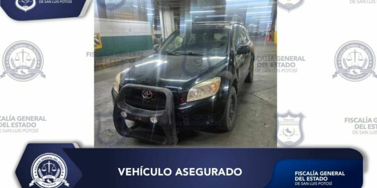 Policía de Investigación asegura vehículo con reporte de robo en Villa de Pozos
