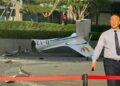 VIDEO | Avión pequeño se estrella contra rascacielos en Beijing