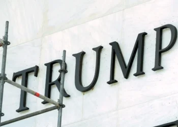 Retiran nombre de Trump de instalaciones del Centro Kennedy