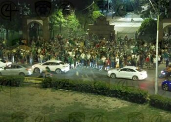 Potosinos desbordan las calles para celebrar el pase invicto de México en el Mundial
