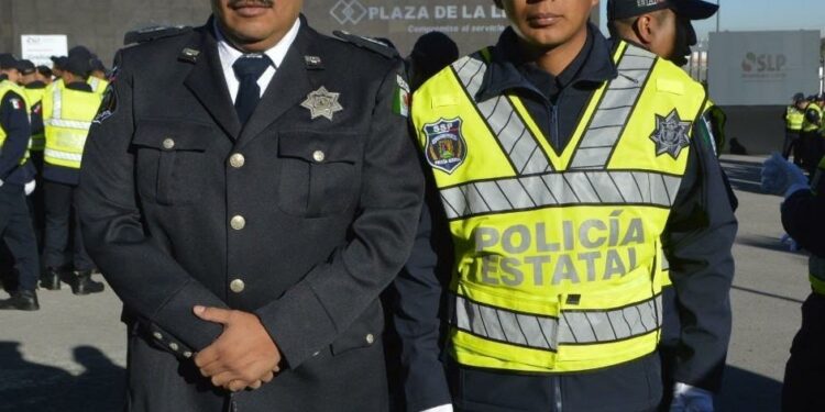 Reconocen a padres de la Guardia Civil Estatal por su labor dentro y fuera del servicio