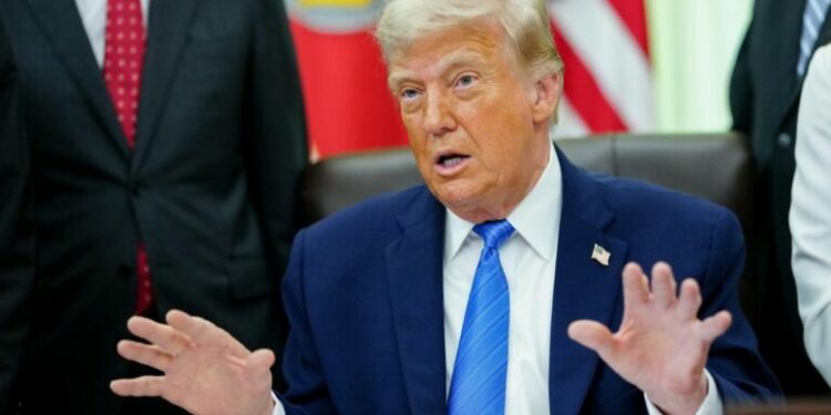 Trump anuncia ataques a Irán y advierte que controlará el crudo iraní como con Venezuela