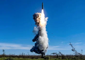 China prueba un misil de largo alcance en el Pacífico y enfurece a sus vecinos