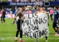 La FIFA está “evaluando” posibles sanciones a Argentina por la pancarta de las Malvinas