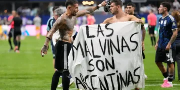 La FIFA está “evaluando” posibles sanciones a Argentina por la pancarta de las Malvinas