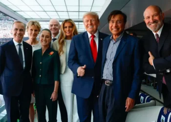 Sheinbaum revela que abordó el tema comercial con Trump y Carney durante la final del Mundial
