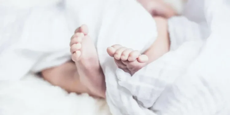 Bebé de 18 meses es hallado con vida en la morgue horas después del reporte de muerte por ahogamiento