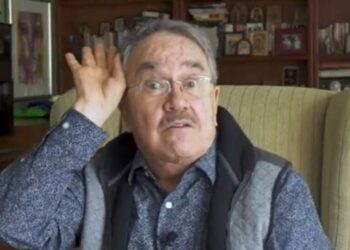 Pedro Sola enfrenta críticas por comentarios de doble sentido frente a un niño en video viral