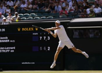 Jannik Sinner avanza a semifinales de Wimbledon y sigue firme en la defensa de su título