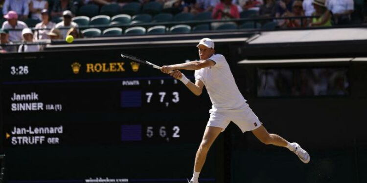 Jannik Sinner avanza a semifinales de Wimbledon y sigue firme en la defensa de su título