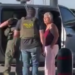 VIDEO | Capta a agentes de ICE deteniendo a una abuelita nativa americana por parecer “migrante”