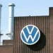 Se confirma la detención de trabajadores de Volkswagen por utilizar información privilegiada en inversiones relacionadas con la fusión con Rivian