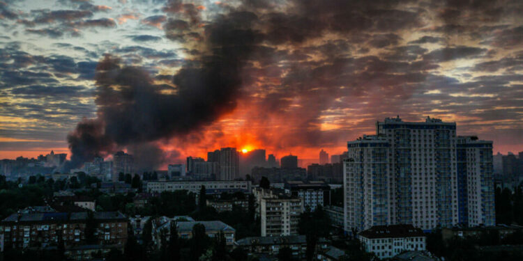 Rusia ataca Kiev con misiles hipersónicos y eleva a siete los muertos