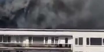 VIDEO | Incendio en edificio residencial deja varios muertos en Bélgica