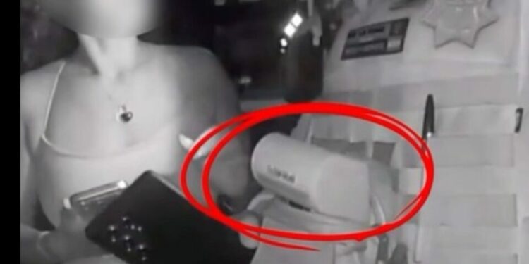 Cesan a 2 policías turísticos de Cancún que presuntamente extorsionaban con terminal bancaria