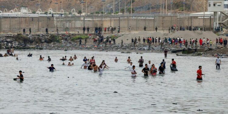 Recuperan 43 cadáveres en la costa de Ceuta tras la entrada de migrantes