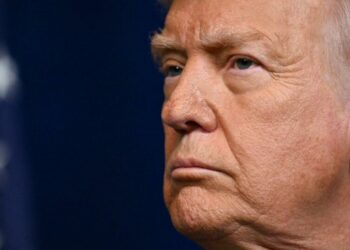 Trump defiende retenes migratorios pese a muertes de migrantes durante operativos del ICE