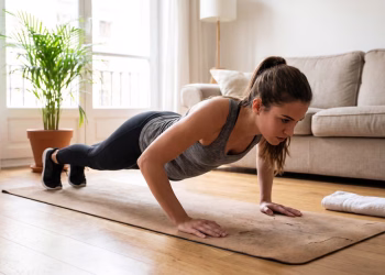 Cinco ejercicios para mantenerte en forma sin pagar gimnasio