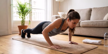 Cinco ejercicios para mantenerte en forma sin pagar gimnasio