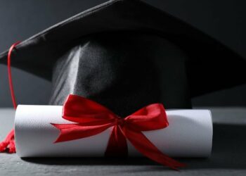 Aprovechan graduaciones para llevar un ‘pesito’ más al hogar