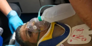 Guardia de seguridad es rescatado vivo de un sótano una semana después de los sismos en Venezuela