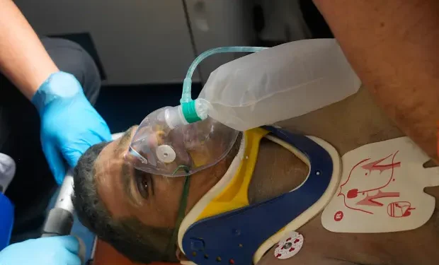 Guardia de seguridad es rescatado vivo de un sótano una semana después de los sismos en Venezuela