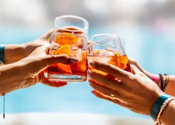 Por qué el calor extremo potencia los efectos del alcohol