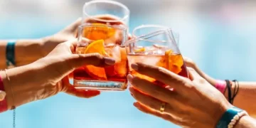 Por qué el calor extremo potencia los efectos del alcohol