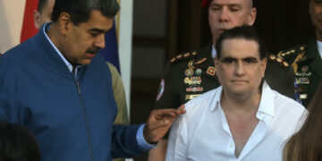 Ordenan a Maduro y Saab indemnizar a tres estadounidenses