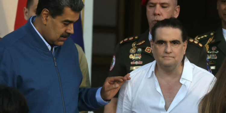 Ordenan a Maduro y Saab indemnizar a tres estadounidenses