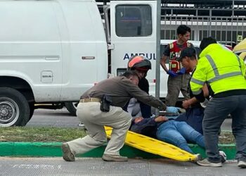 Motociclista resulta gravemente herido tras choque en Himno Nacional