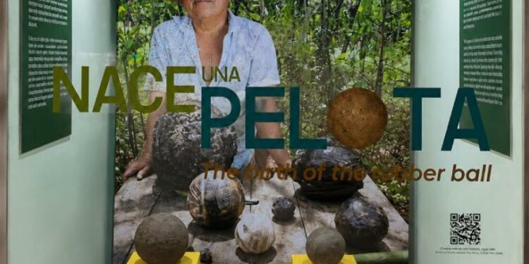 El juego de pelota olmeca llega al Metro: Exhiben réplicas en el Zócalo