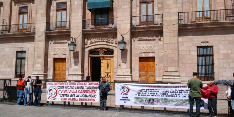 VIDEO | Habitantes de La Peña exigen destitución y cárcel para presidenta de Tampamolón