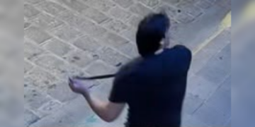 VIDEO | “¿Es un reto?”: cámara capta presunto acto de vandalismo en el Centro Histórico