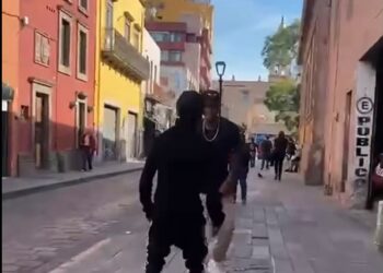 VIDEO | Riña en el Centro Histórico deja un joven lesionado con arma blanca