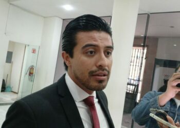 Armando Navarro compadeció ante diputados por rechazar curul