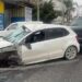 Vuelca automóvil tras chocar contra muro en la carretera a Rioverde
