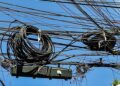 Impulsan retiro de cableado obsoleto en el corazón de la capital