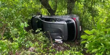 Familia resulta lesionada tras choque y volcadura en la Valles-Tampico