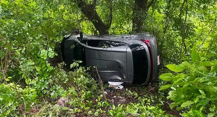 Familia resulta lesionada tras choque y volcadura en la Valles-Tampico