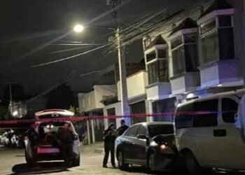 Asesinan a un hombre dentro de un vehículo en la colonia Satélite