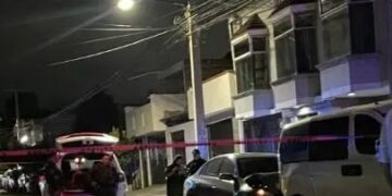 Asesinan a un hombre dentro de un vehículo en la colonia Satélite