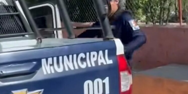 Iglesia Católica acusa agresión de policías municipales contra párroco de Villa de La Paz