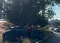 Automovilista cae a desnivel al intentar evitar un choque en Salvador Nava
