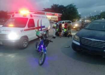 Pareja resulta lesionada tras choque entre camioneta y motocicleta en Ciudad Valles