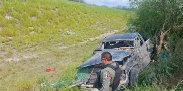 Muere conductor tras volcadura en la autopista Rioverde-San Luis
