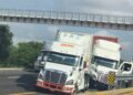Choque entre tráileres provoca movilización en la carretera 57